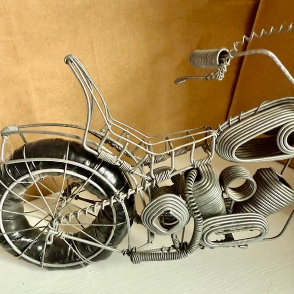 Handmade Wire Harley Davidson Motorcycle - Picture 3 of 11
